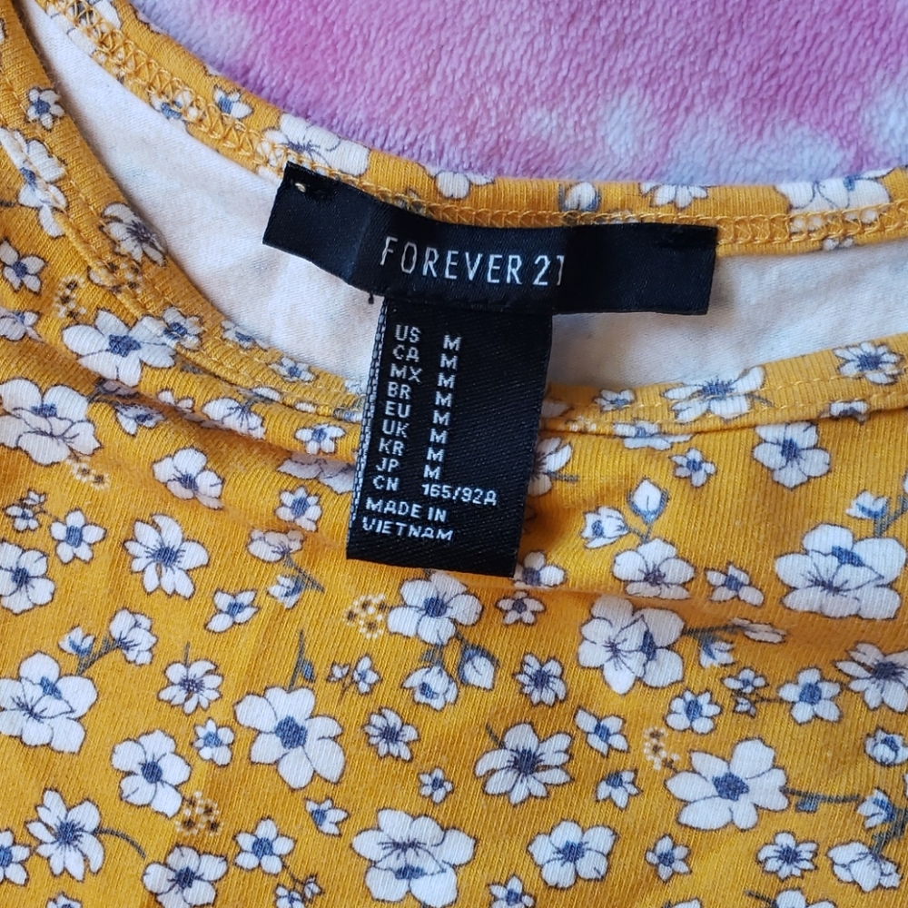 Yellow Flower Pattern Crop Top 🌻 - Picture 3 of 7